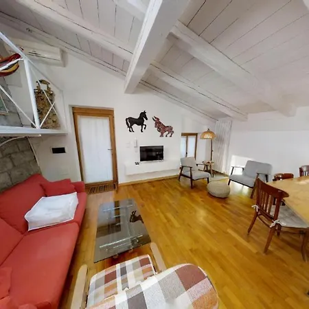 Triestevillas Commerciale - Quiet Area Apartment *