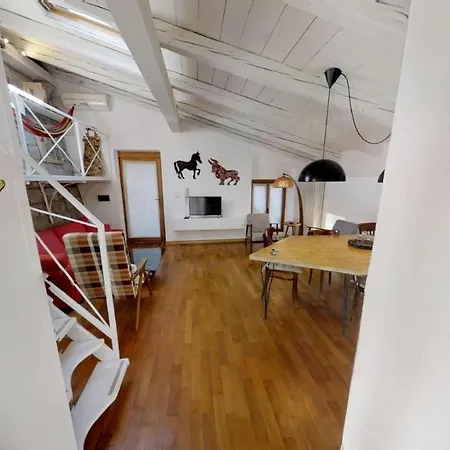 Triestevillas Commerciale - Quiet Area Apartment *
